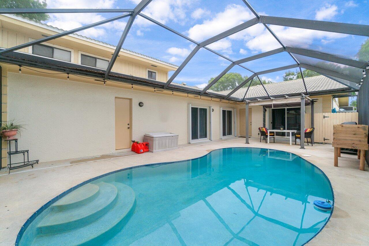 WESTWOOD LAKES 4 WESTWOOD GARDENS - Residential