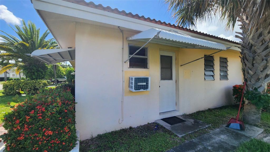 Photo of 27072709 NE 32nd Street, Fort Lauderdale, FL 33306 (MLS # F10511072)