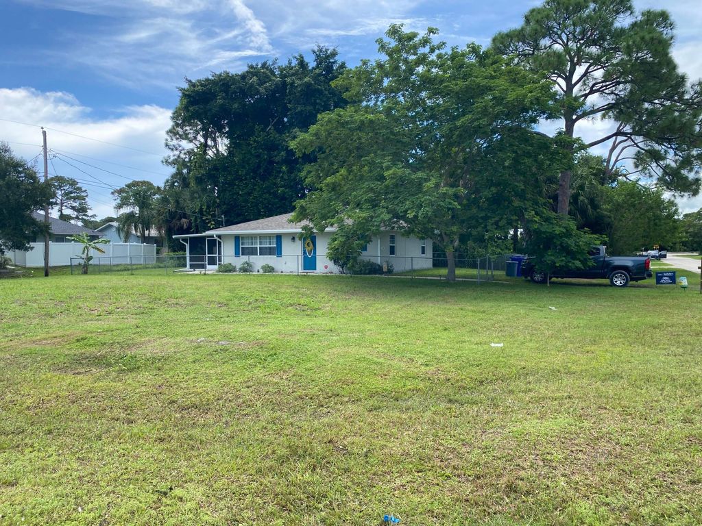 Photo of 1206 17th Avenue SW, Vero Beach, FL 32962 (MLS # R11163876)