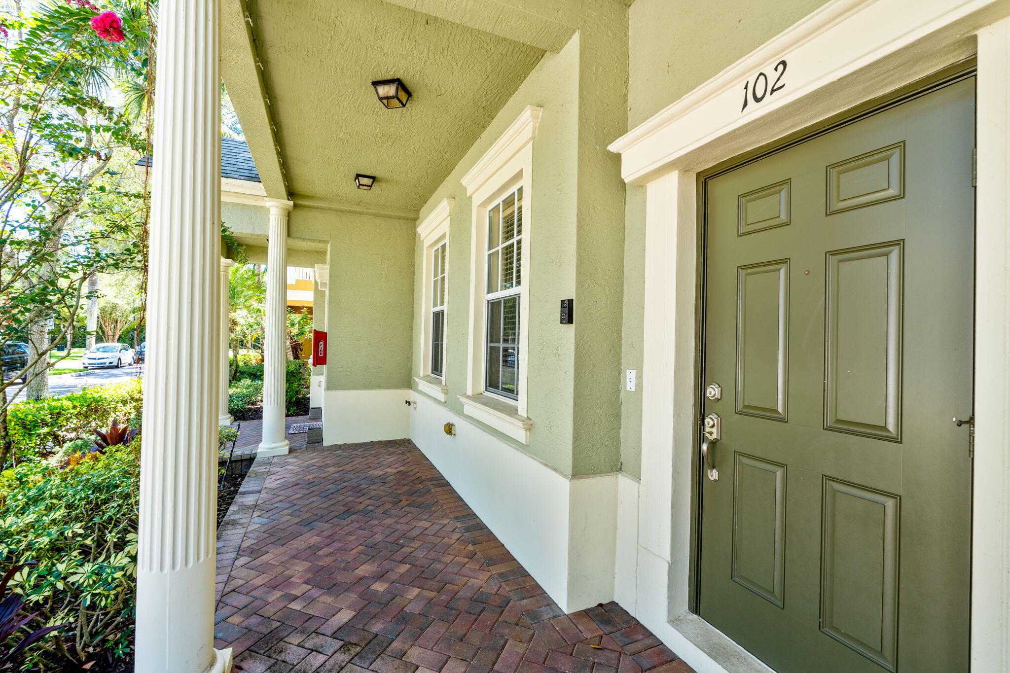 122 W Royal Palm Circle 102