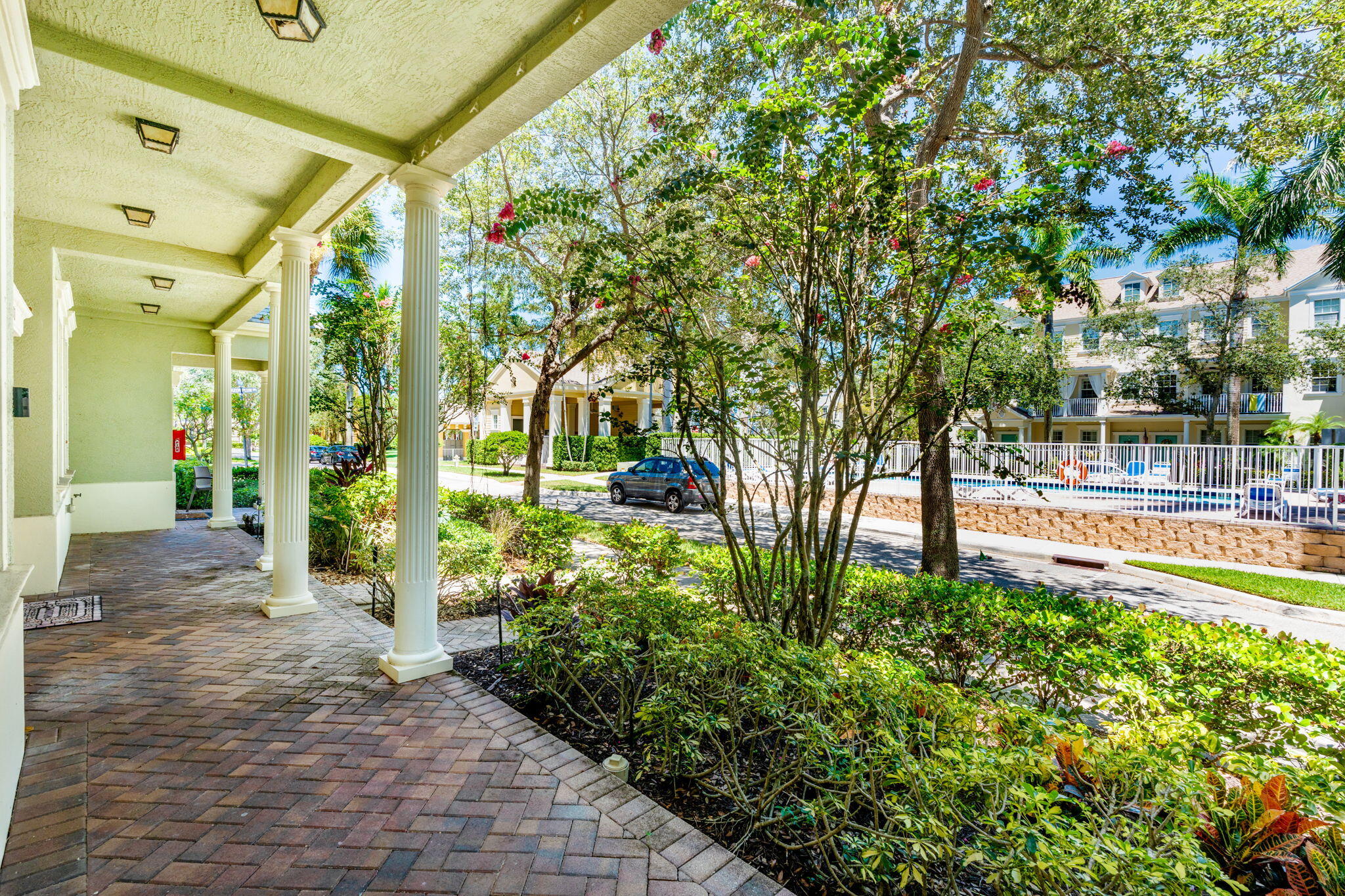 122 W Royal Palm Circle 102
