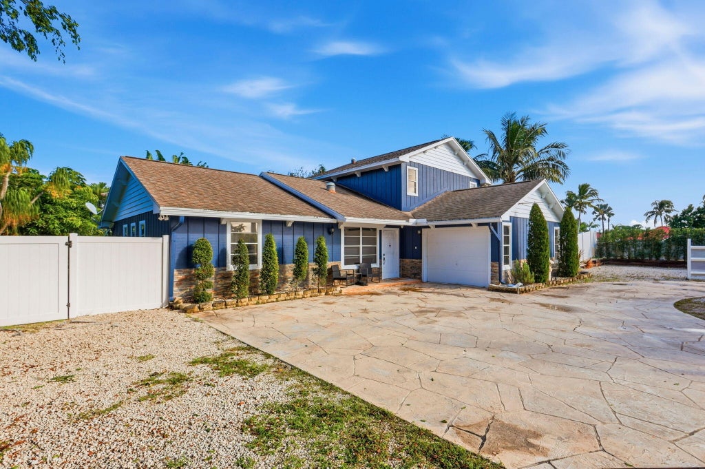 Photo of 9220 LAWRENCE Road, Boynton Beach, FL 33436 (MLS # B26094632)