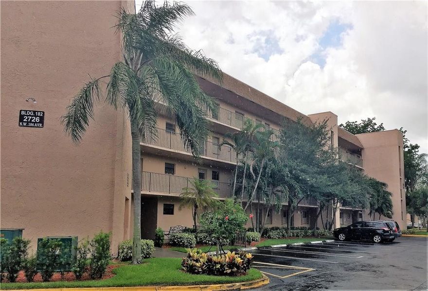 SELLER VERY MOTIVATED. Great maintained 2/2 with Lake and golf view; large screened terrace with lake and golf course view. Community has obvious pride of ownership, located just minutes from major shopping centers, restaurants and highways.55+ Community with numerous social activities: Pool, Tennis, Golf, Dance, Shows, Club house, Theater and more. Buyer must  meet all Condo Association and  financial requirements.