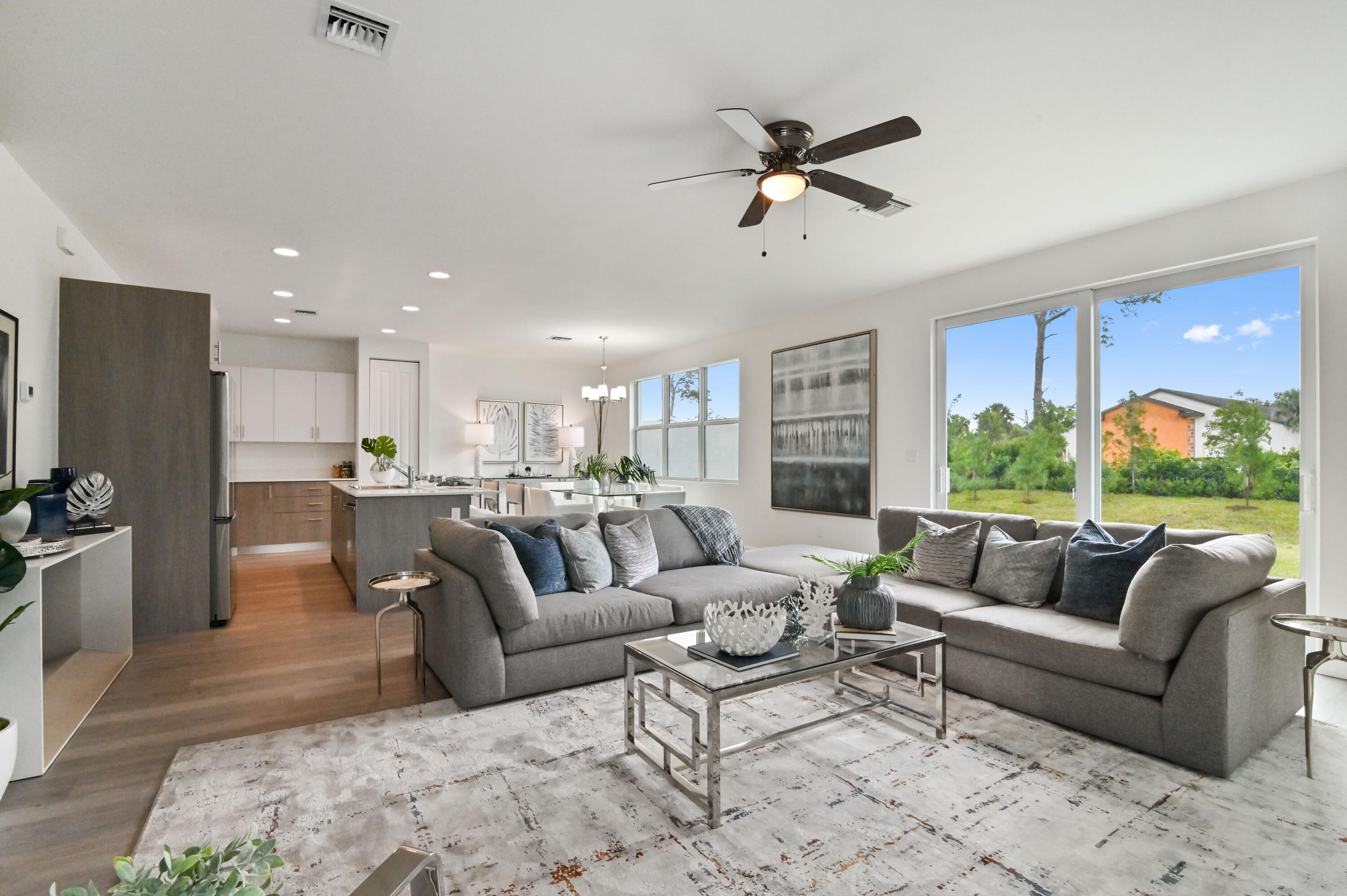 SYMPHONY PLACE - Residential