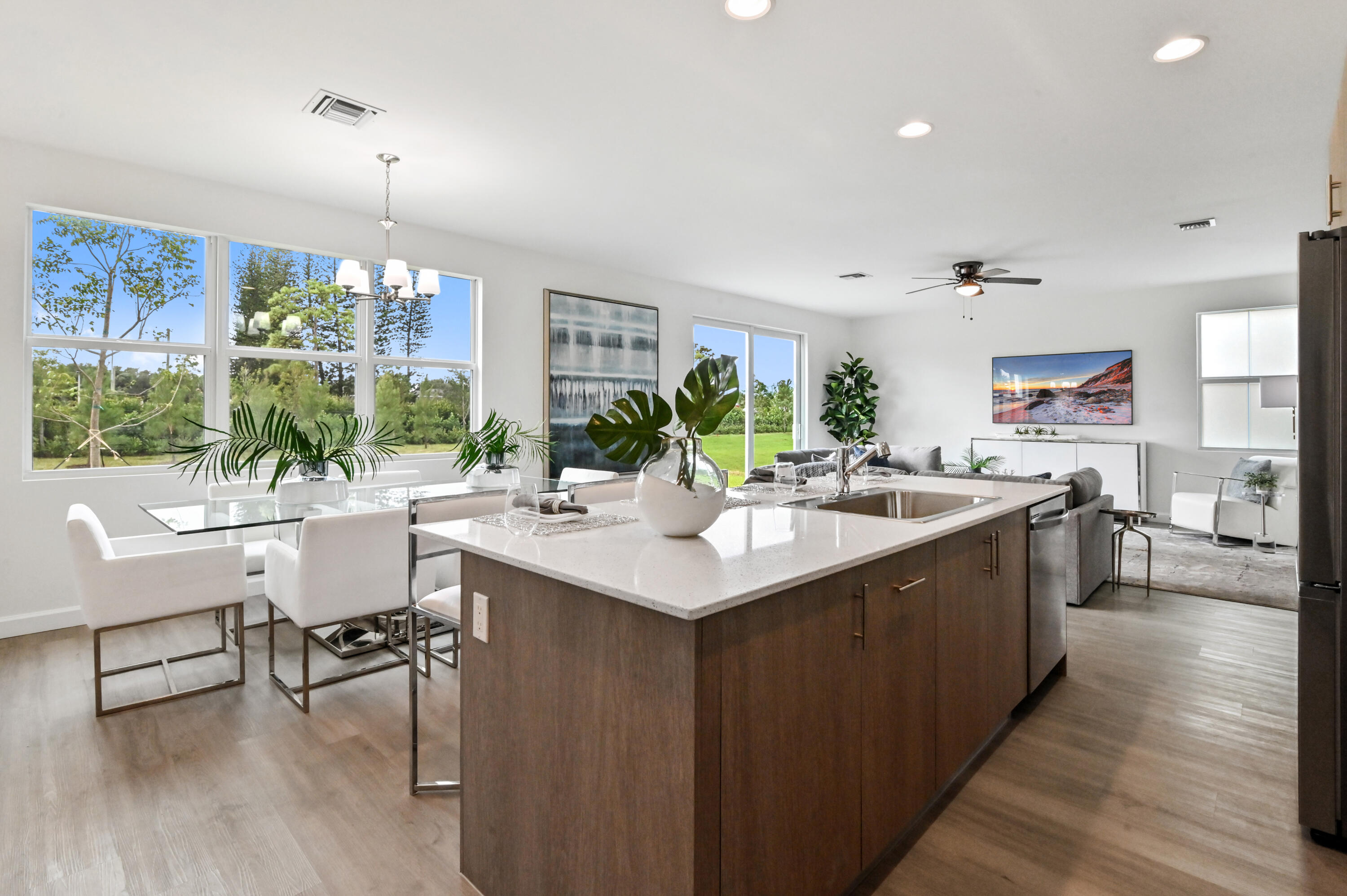 SYMPHONY PLACE - Residential