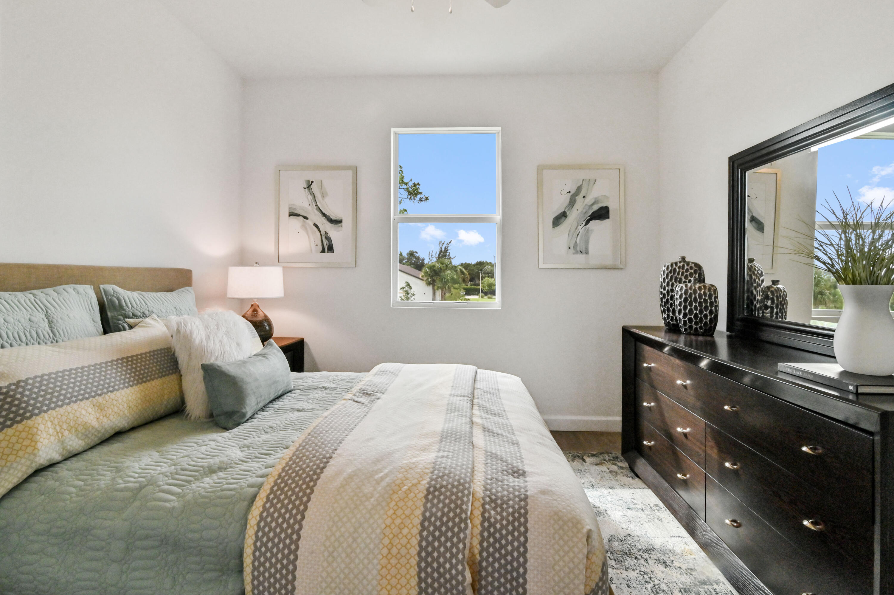 SYMPHONY PLACE - Residential