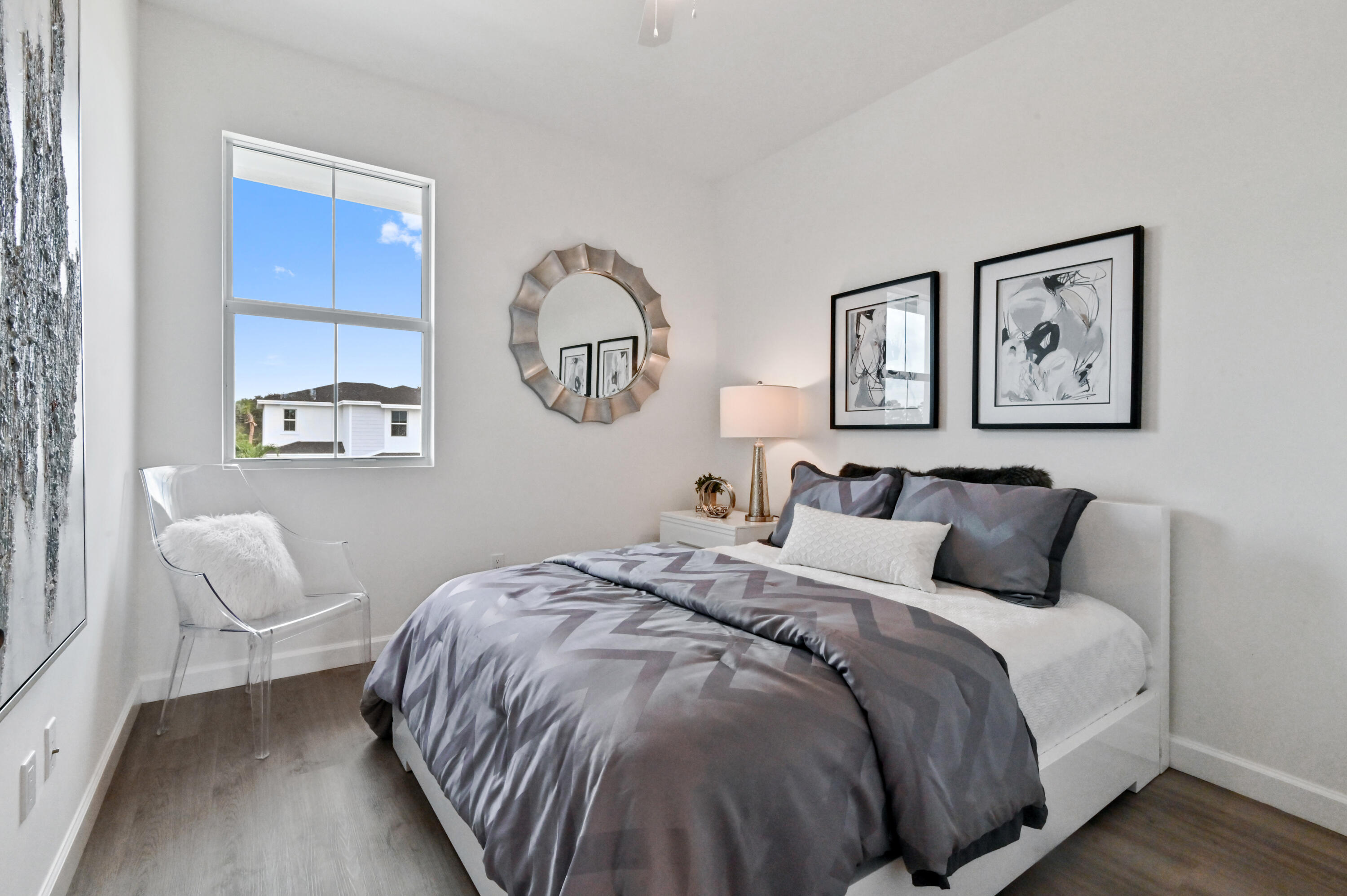 SYMPHONY PLACE - Residential