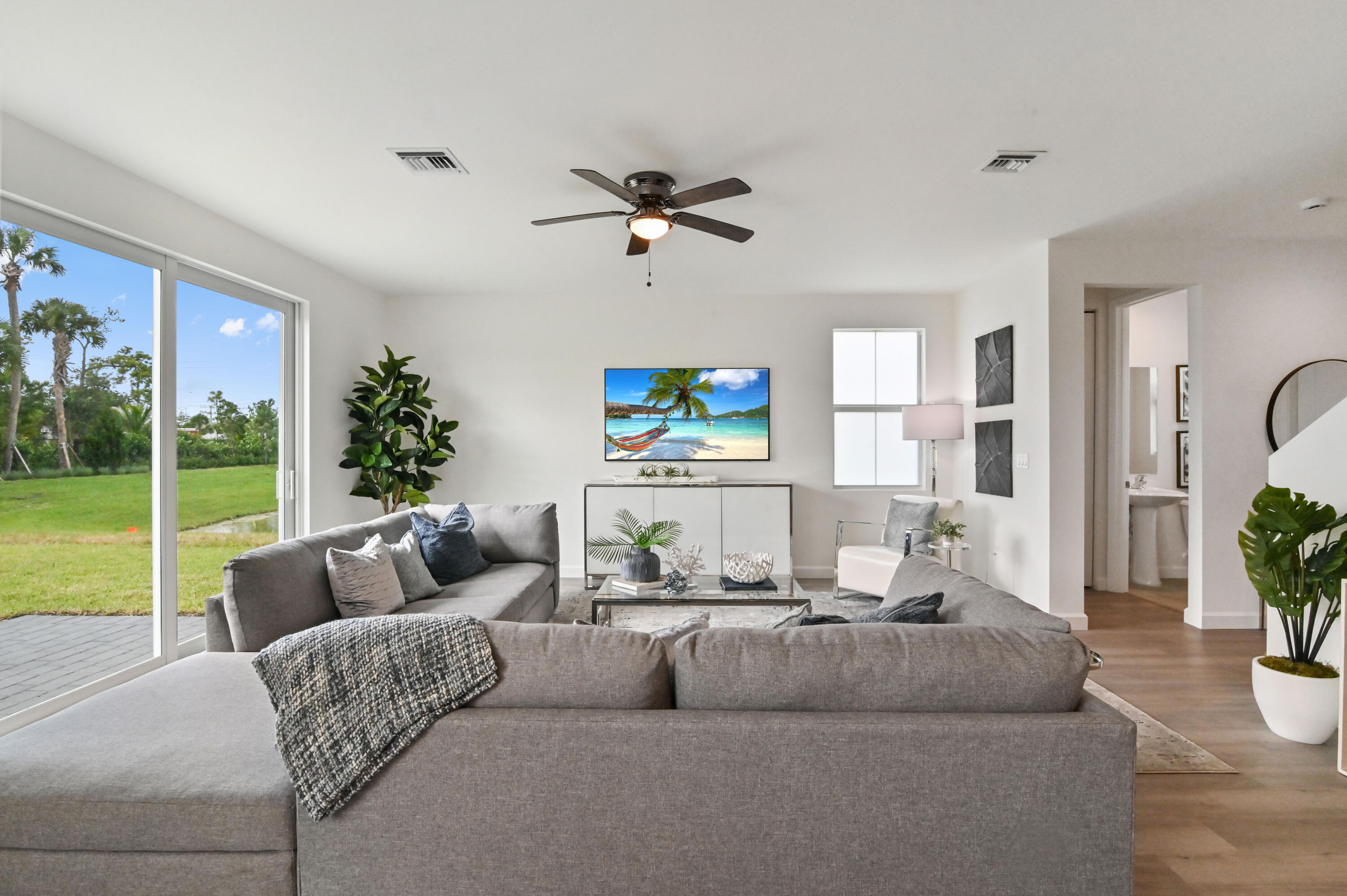 SYMPHONY PLACE - Residential