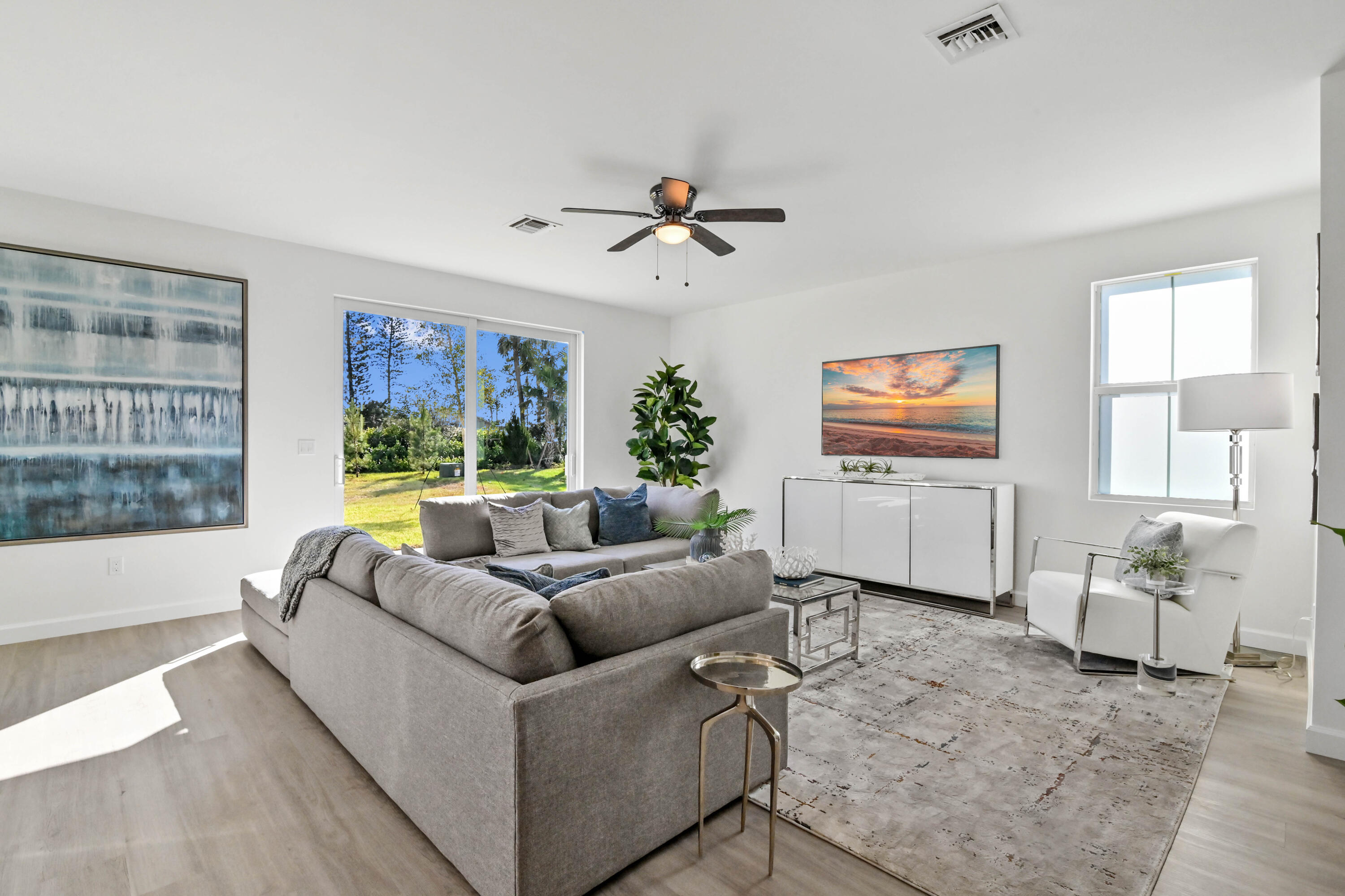 SYMPHONY PLACE - Residential