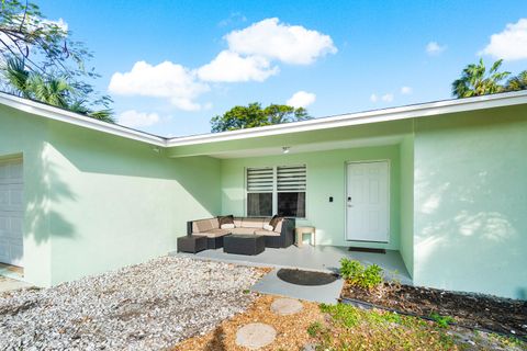 Tiny photo for 411 SW 1st Avenue, Boynton Beach, FL 33435 (MLS # B26006161)
