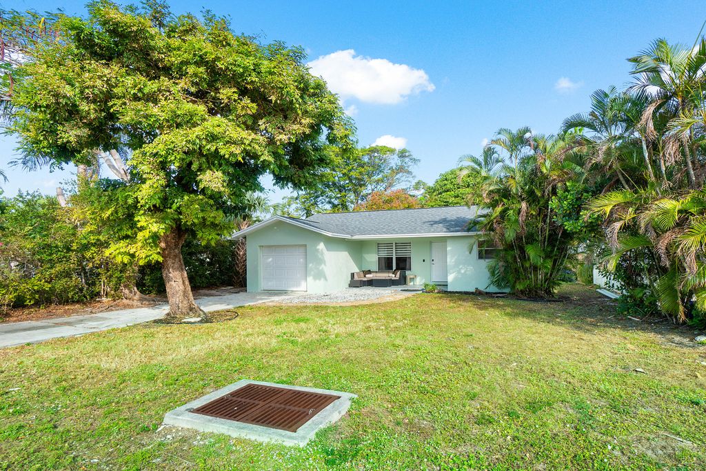 Photo of 411 SW 1st Avenue, Boynton Beach, FL 33435 (MLS # B26006161)