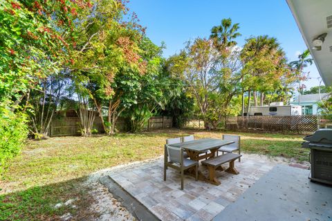 Tiny photo for 411 SW 1st Avenue, Boynton Beach, FL 33435 (MLS # B26006161)