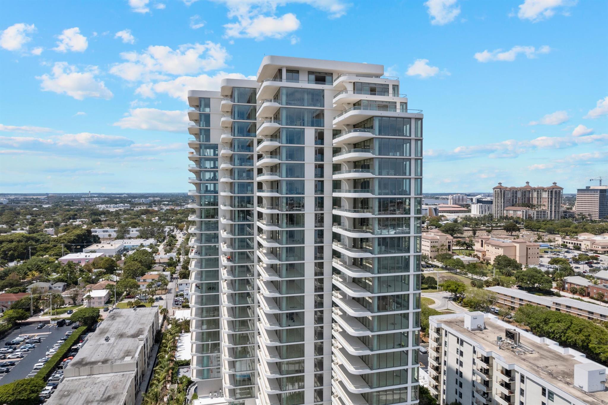 LA Clara - Residential