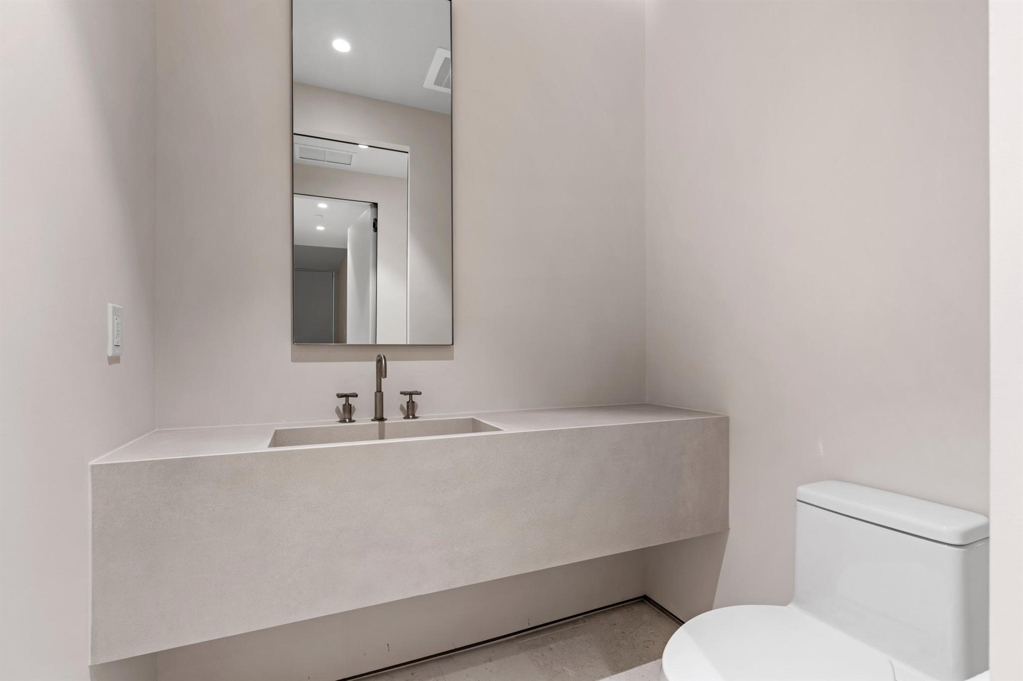 LA Clara - Residential