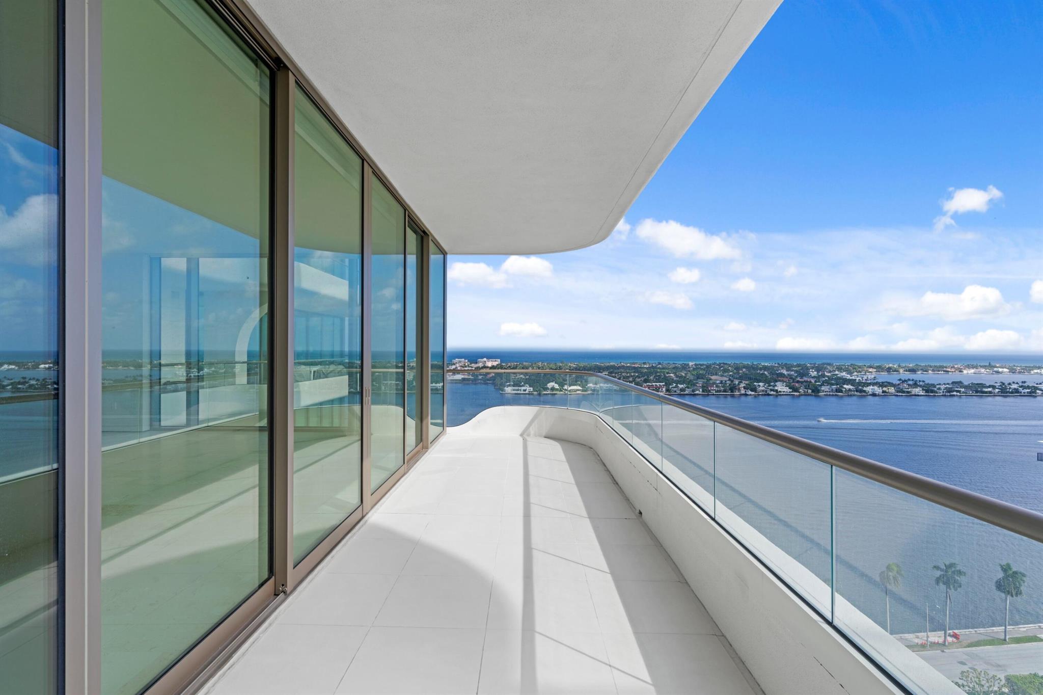 LA Clara - Residential