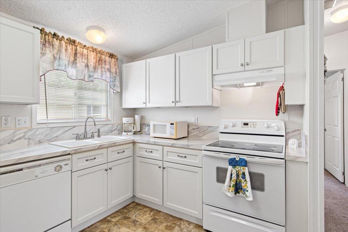 TROPICAL ISLES - Residential