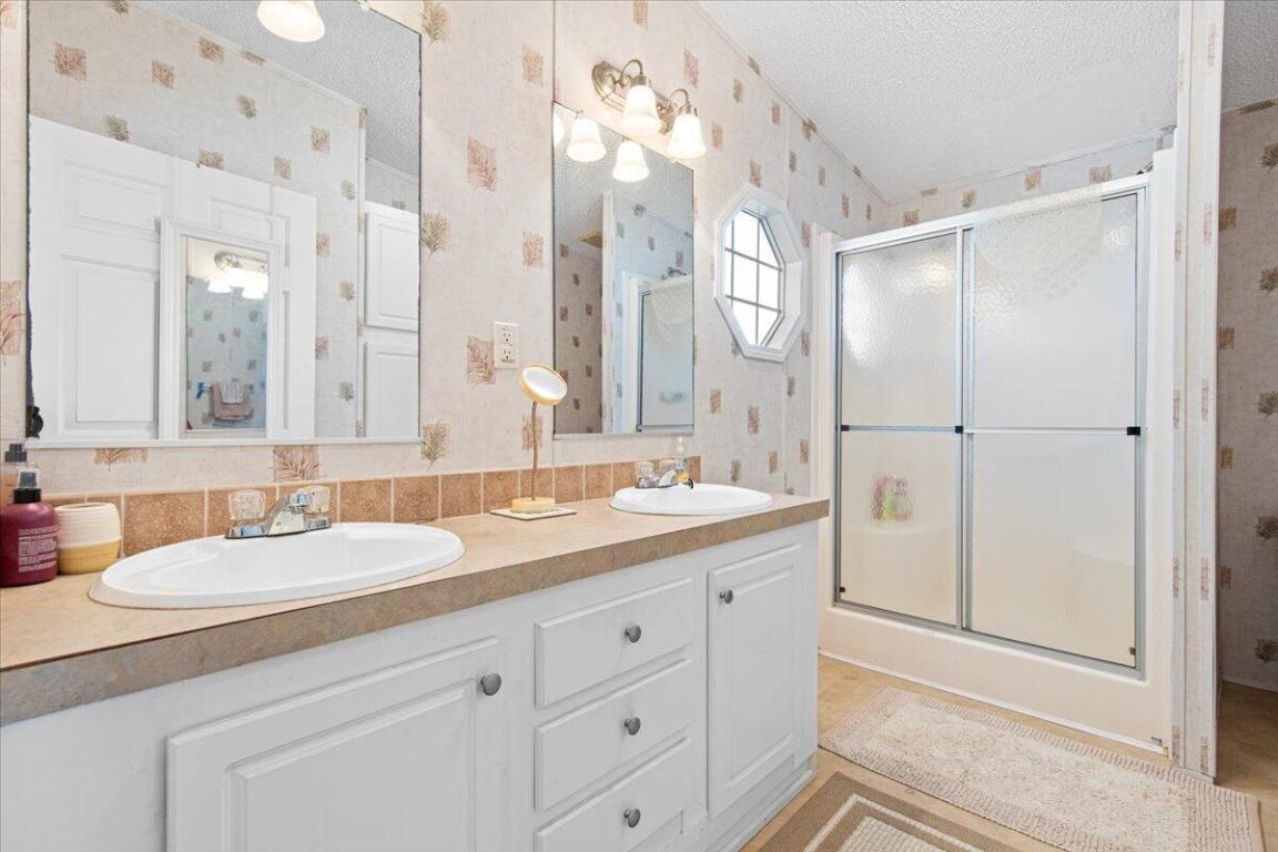 TROPICAL ISLES - Residential