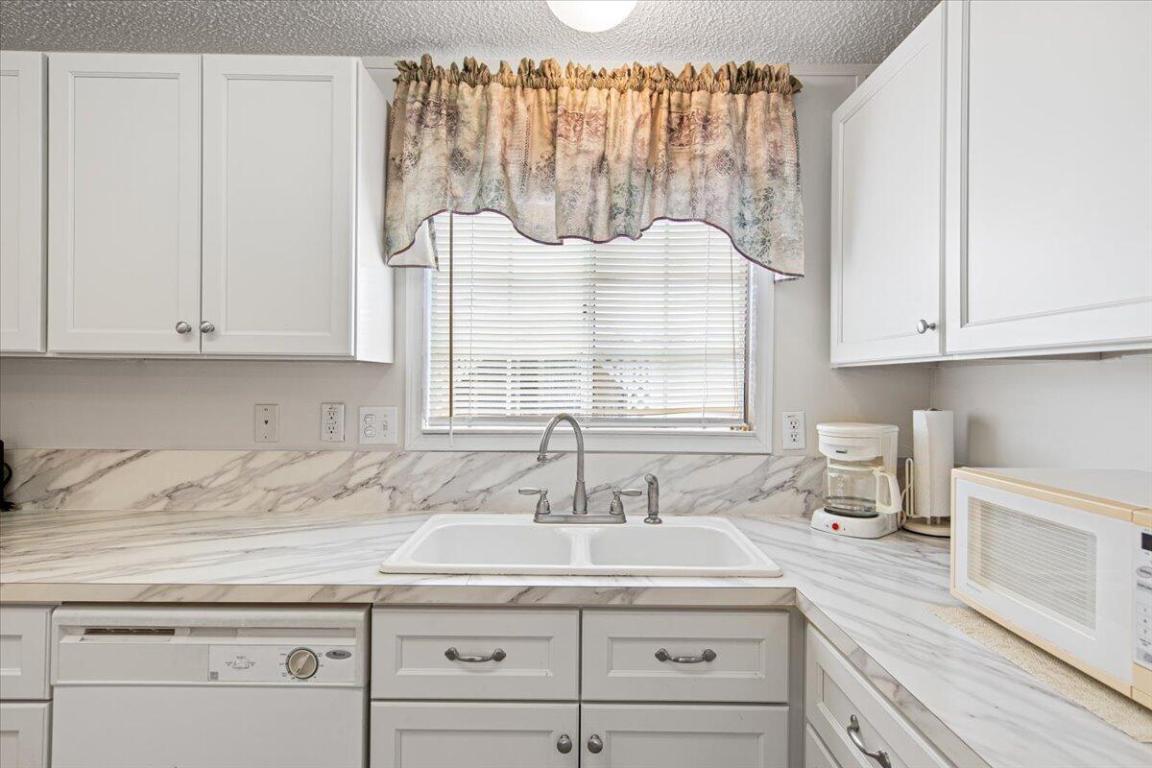 TROPICAL ISLES - Residential