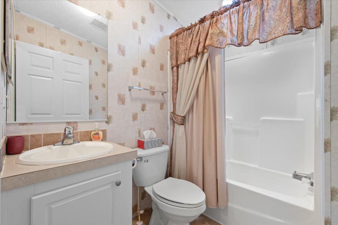 TROPICAL ISLES - Residential