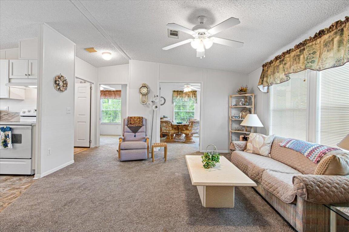 TROPICAL ISLES - Residential