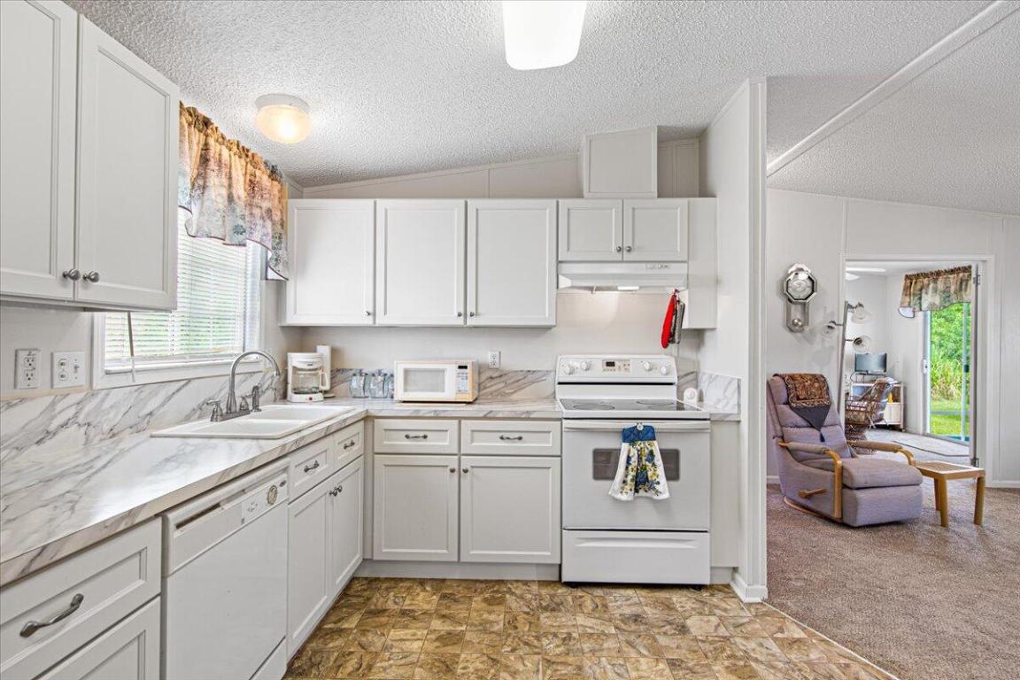 TROPICAL ISLES - Residential