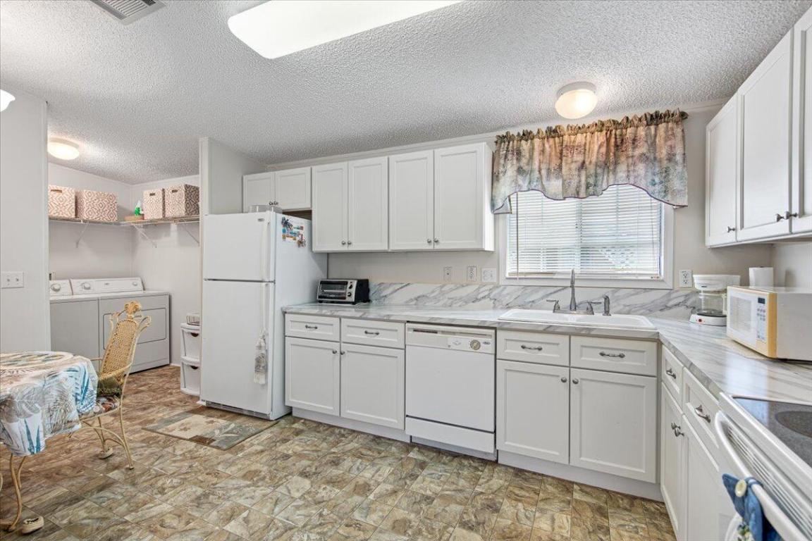 TROPICAL ISLES - Residential