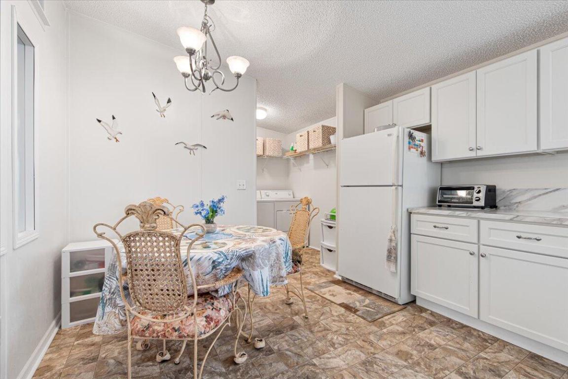 TROPICAL ISLES - Residential