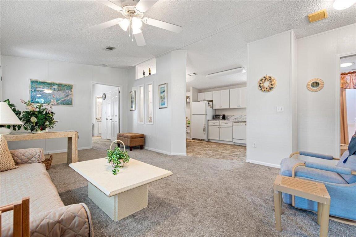 TROPICAL ISLES - Residential