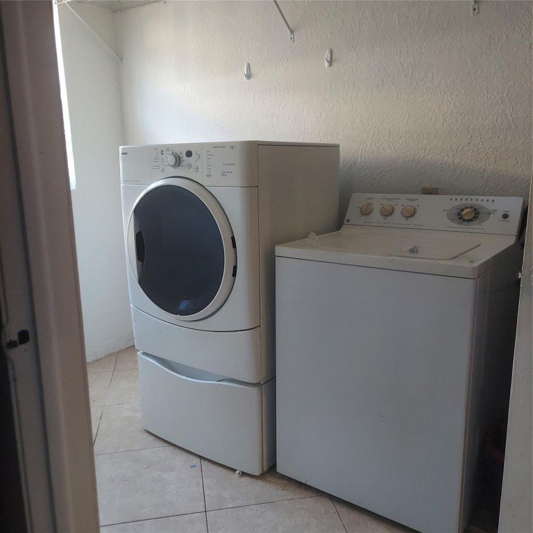 Lauderdale Lakes East Gat - Residential