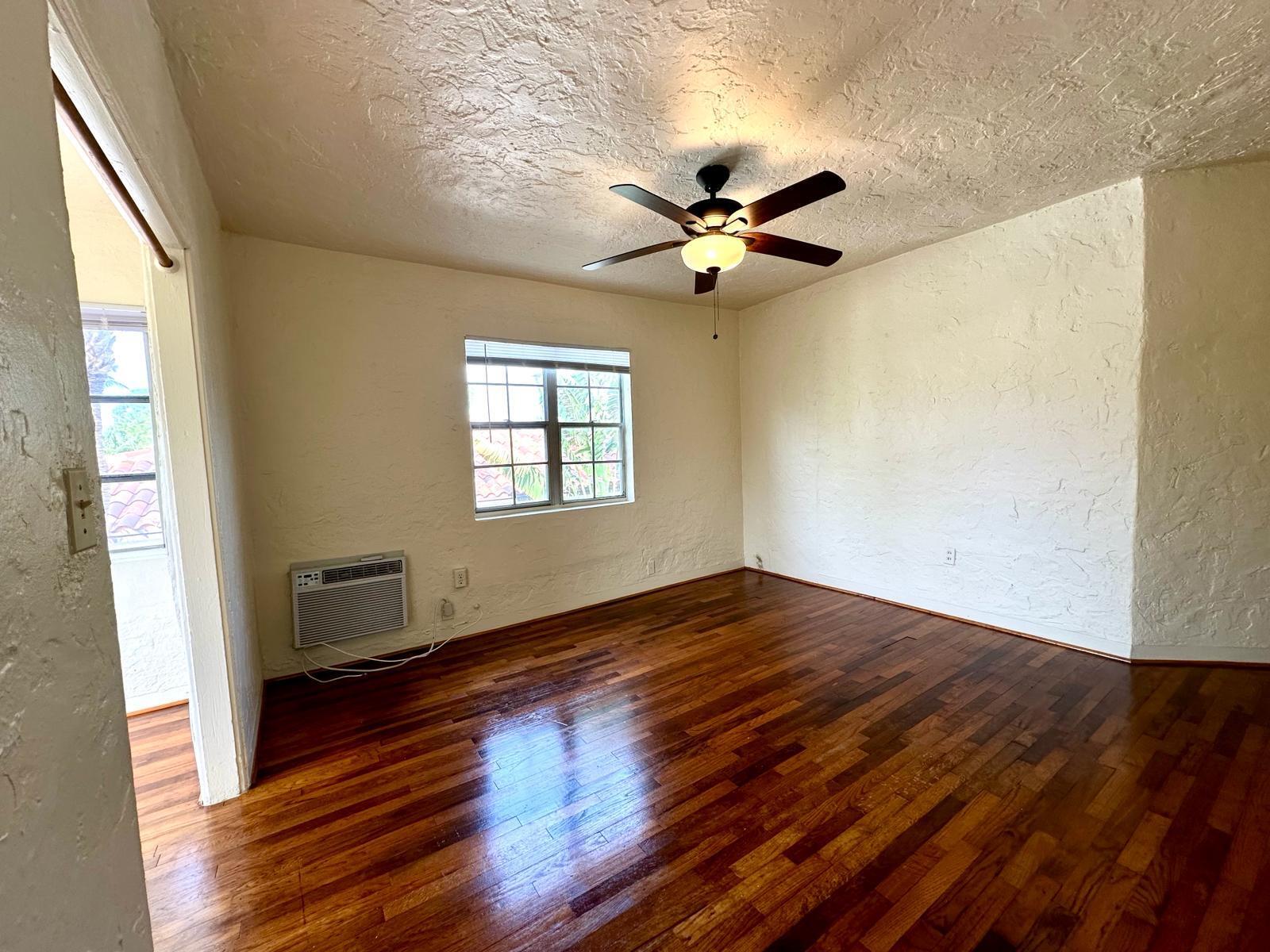 LAKE WORTH TOWN OF - Residential Lease