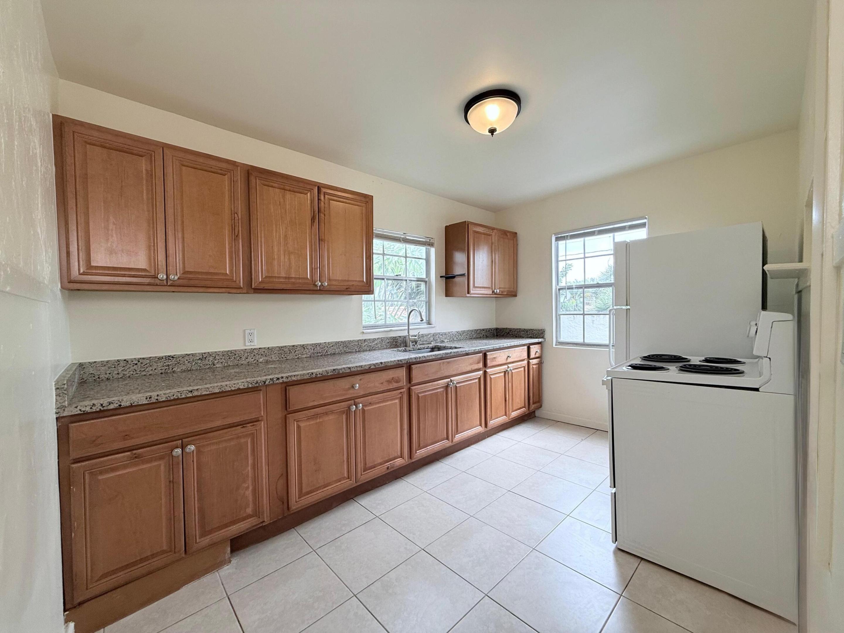 LAKE WORTH TOWN OF - Residential Lease