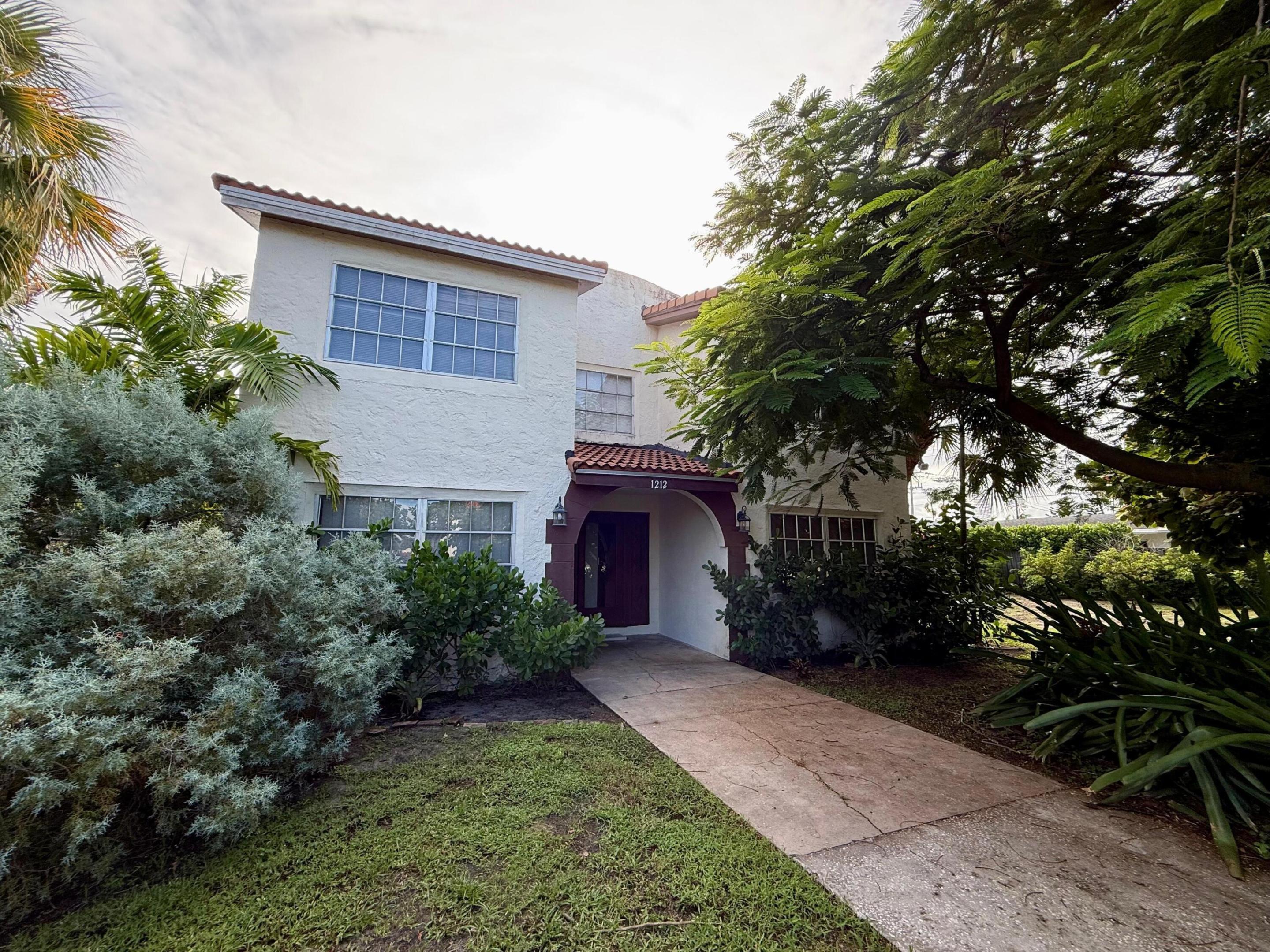 LAKE WORTH TOWN OF - Residential Lease