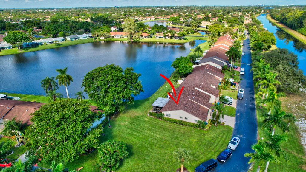Photo of 31 Mayfair Lane, Boynton Beach, FL 33426 (MLS # R11040819)
