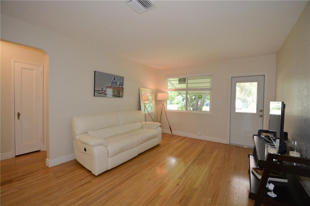 Hollywood Lawns 2-58 B - Residential