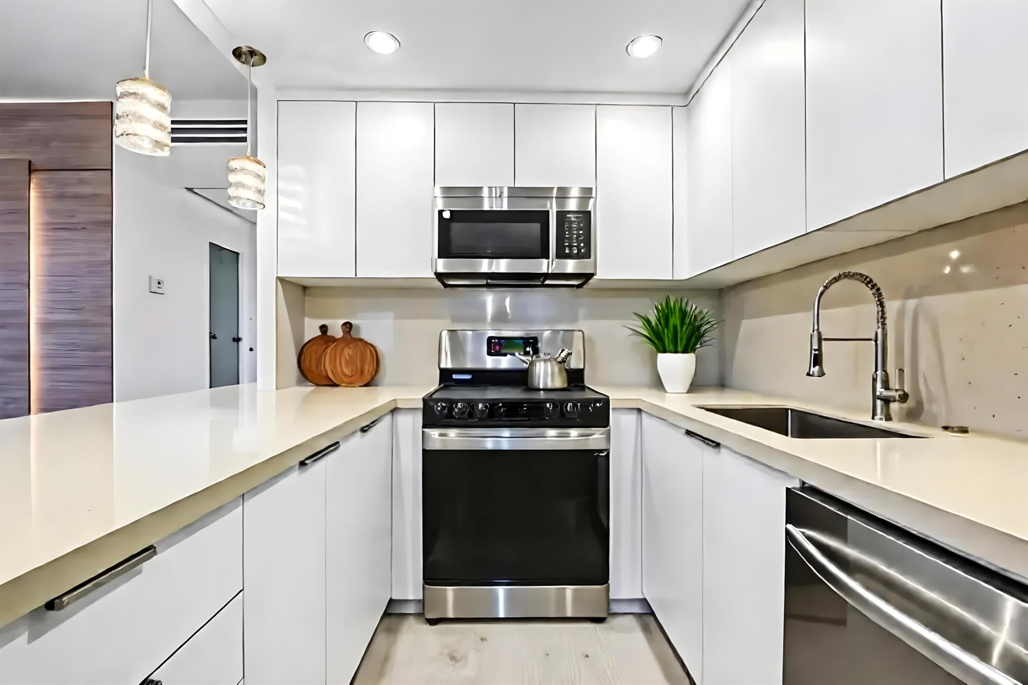 NEWPORT Q CONDO - Residential