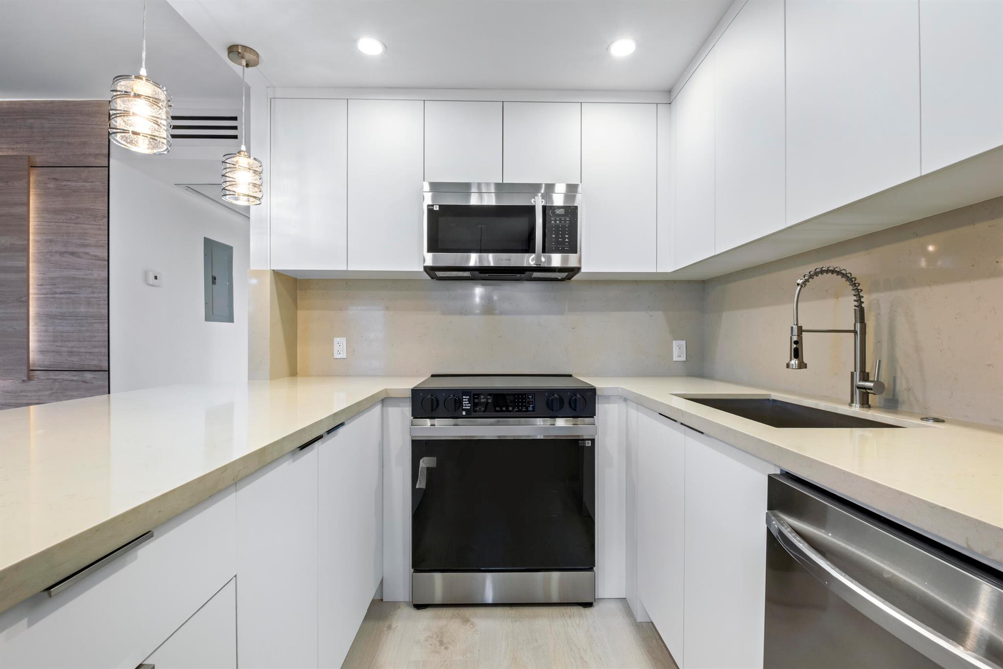 NEWPORT Q CONDO - Residential