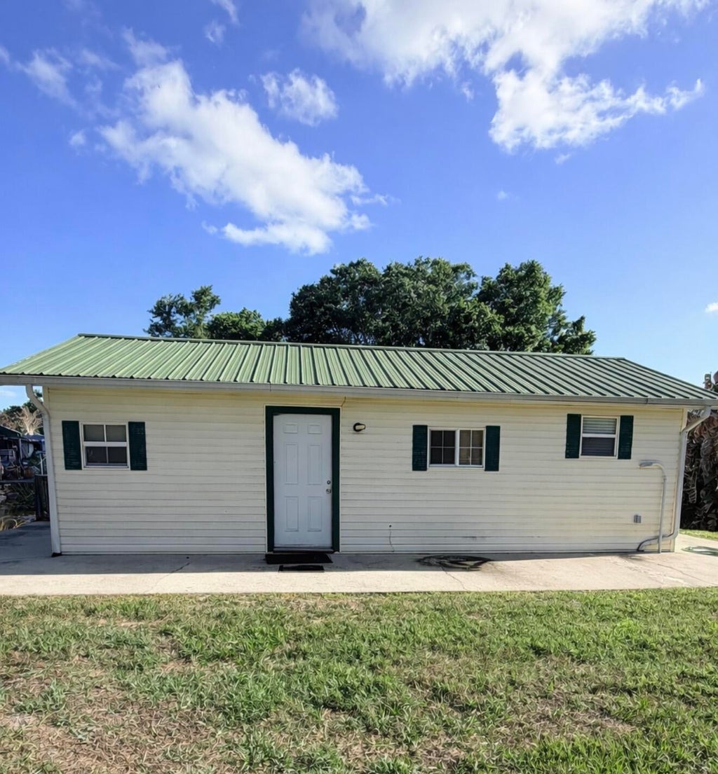 Photo of 4046 SE 26th Street, Okeechobee, FL 34974 (MLS # B26011330)