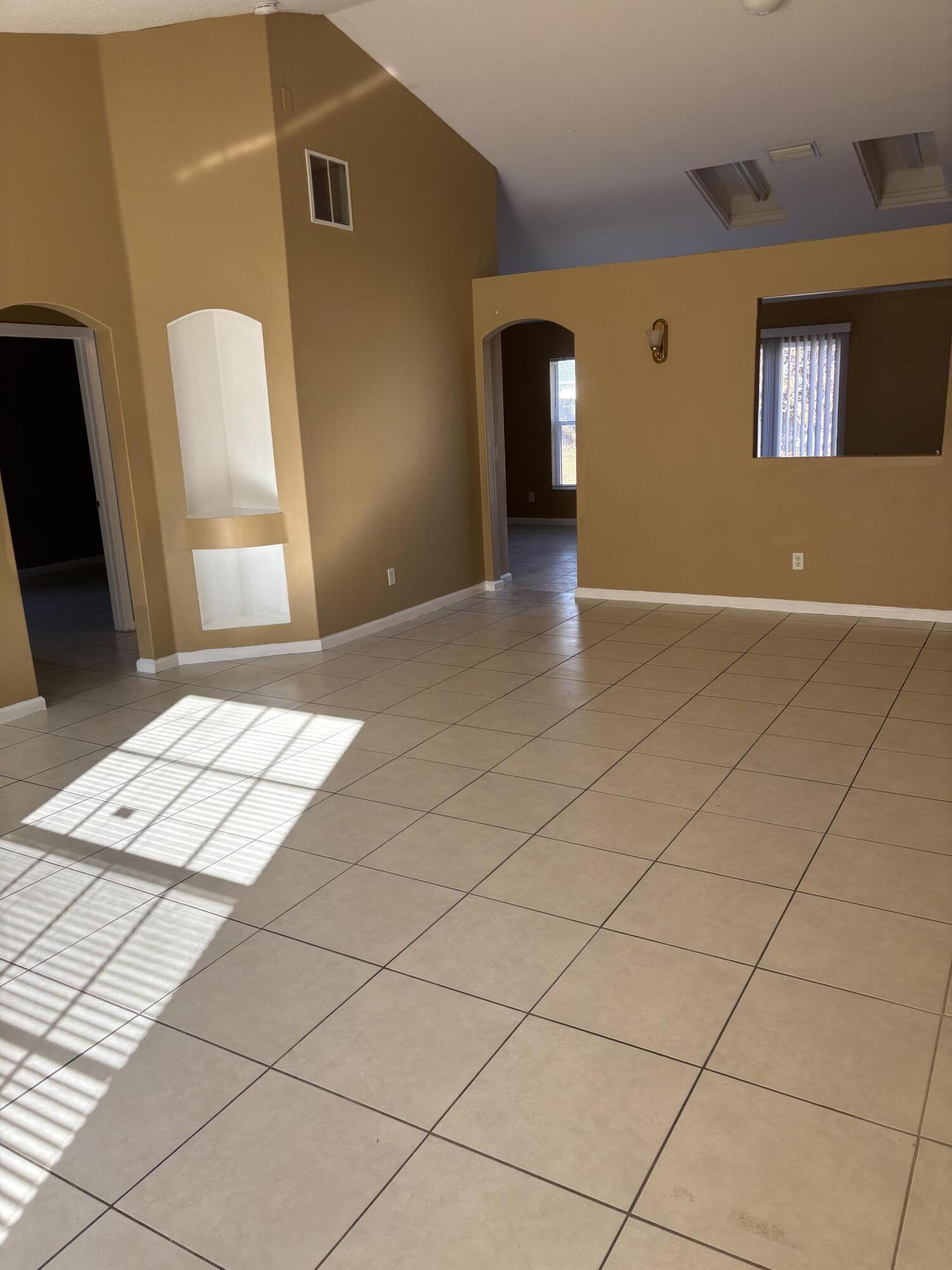 PORT ST LUCIE SECTION 27 - Residential Lease