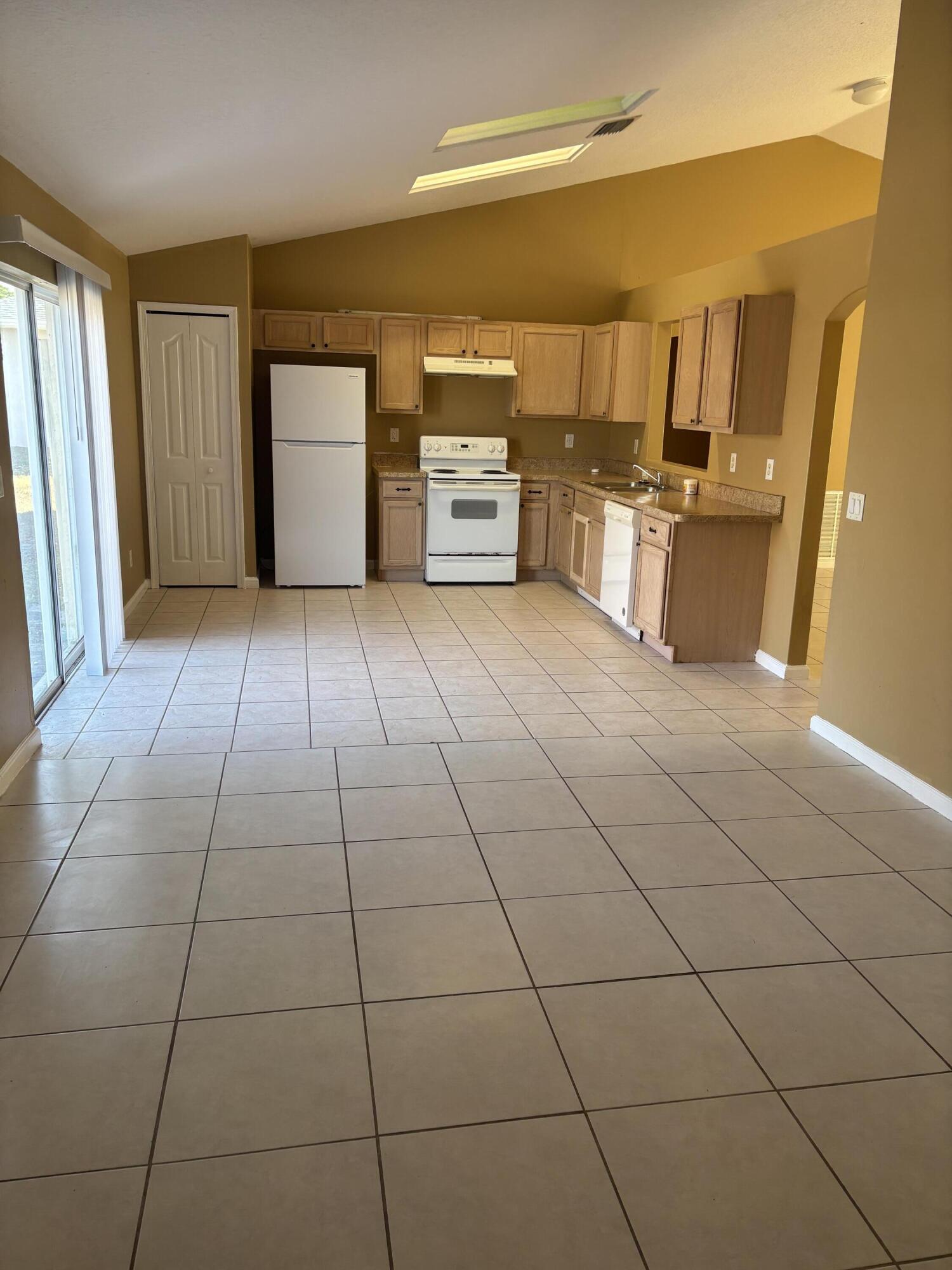PORT ST LUCIE SECTION 27 - Residential Lease