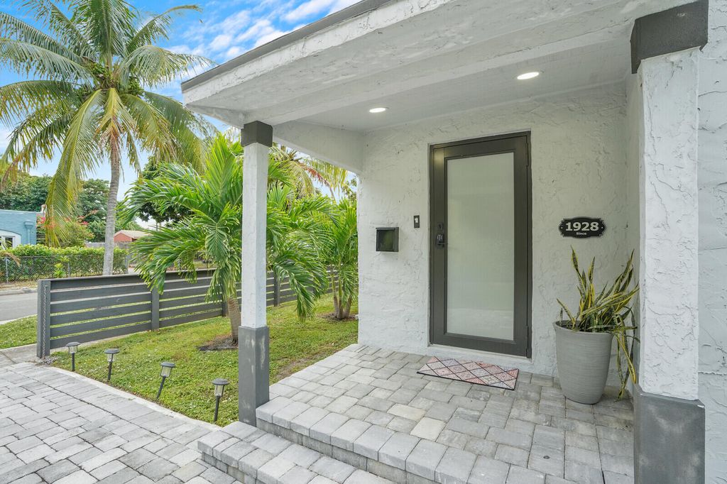 Photo of 727 S Fernwood Drive S, West Palm Beach, FL 33405 (MLS # R11143671)