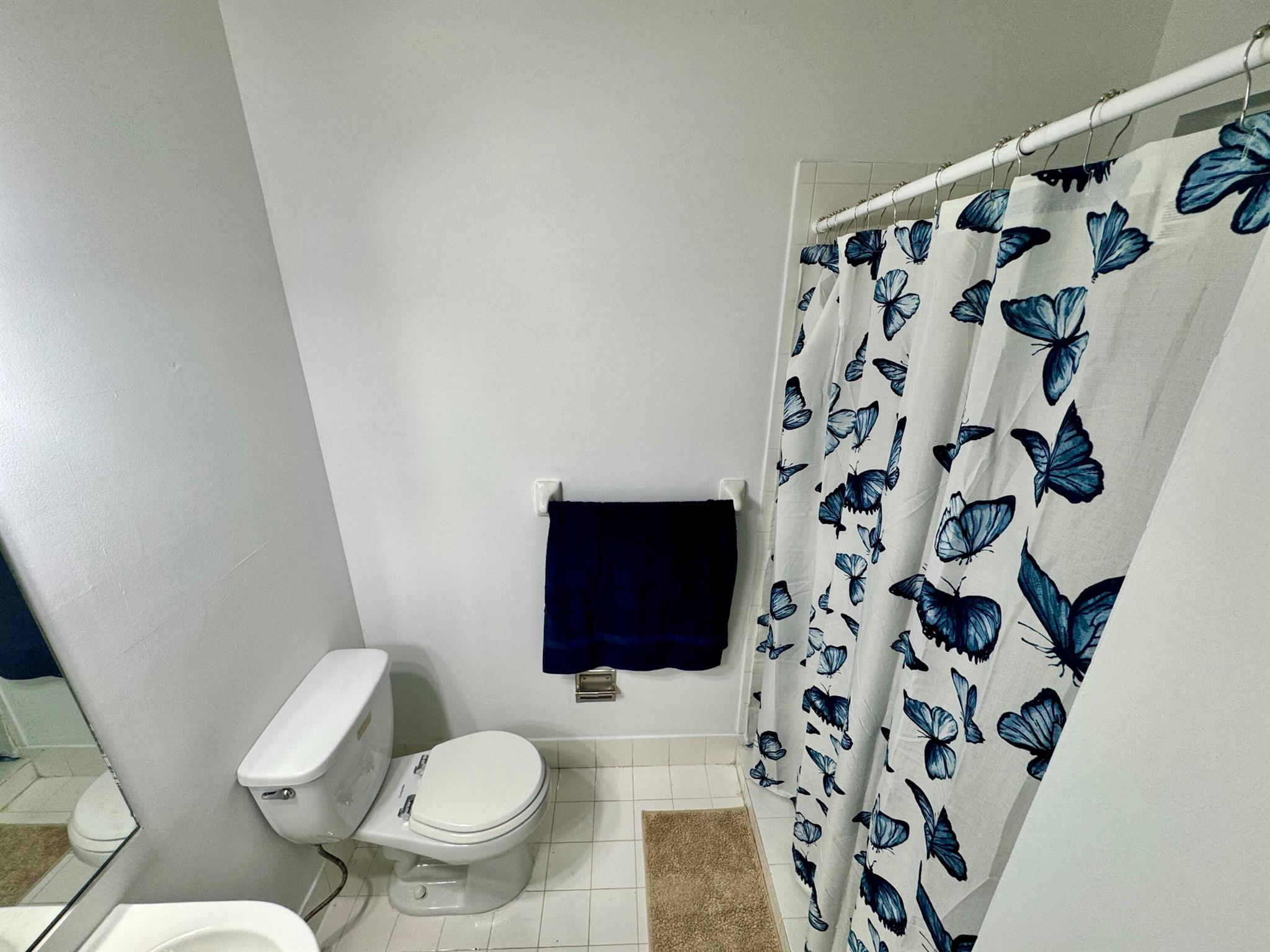 THE OAKVIEW CONDO NO 5 - Residential Lease