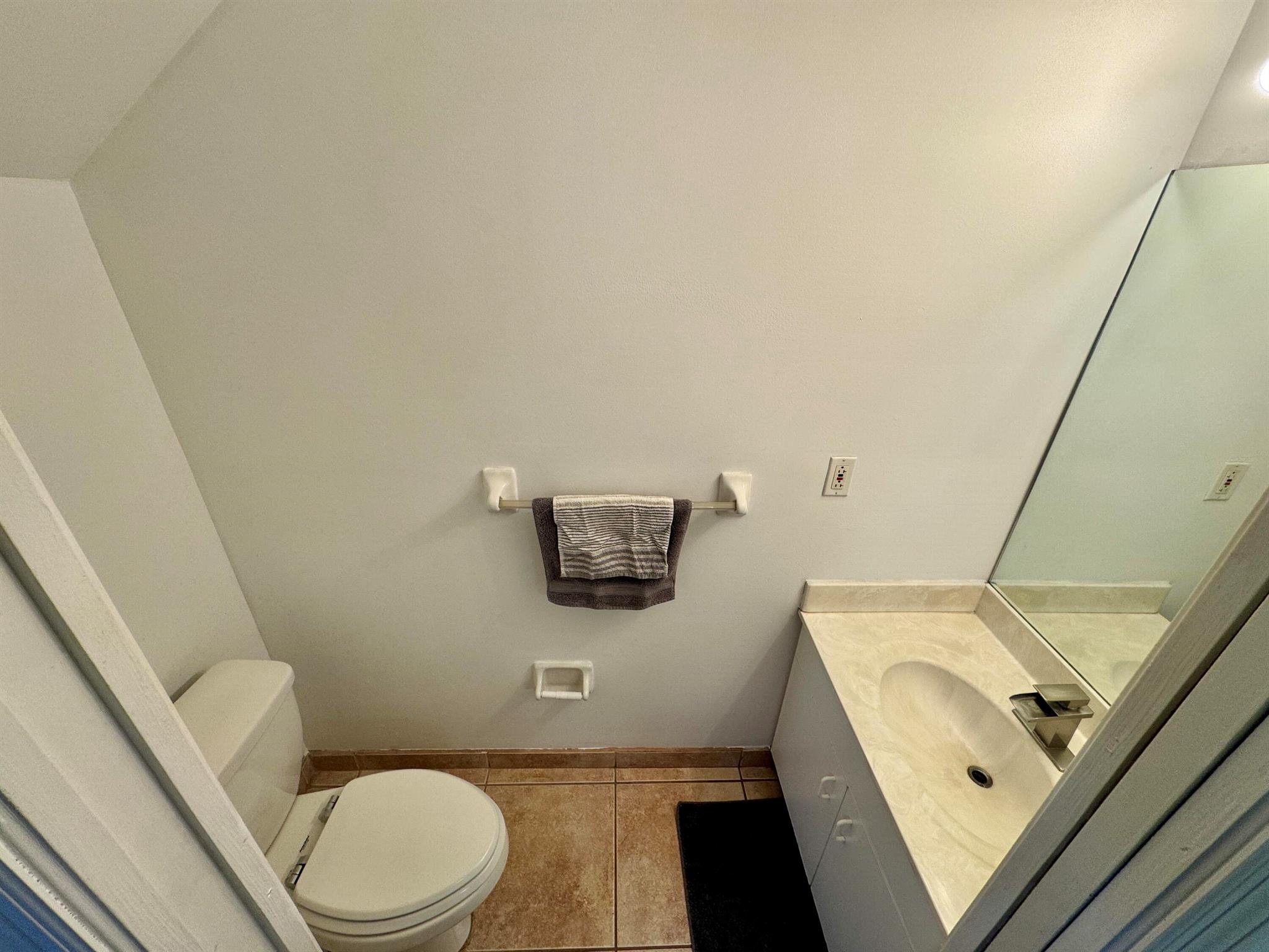 THE OAKVIEW CONDO NO 5 - Residential Lease