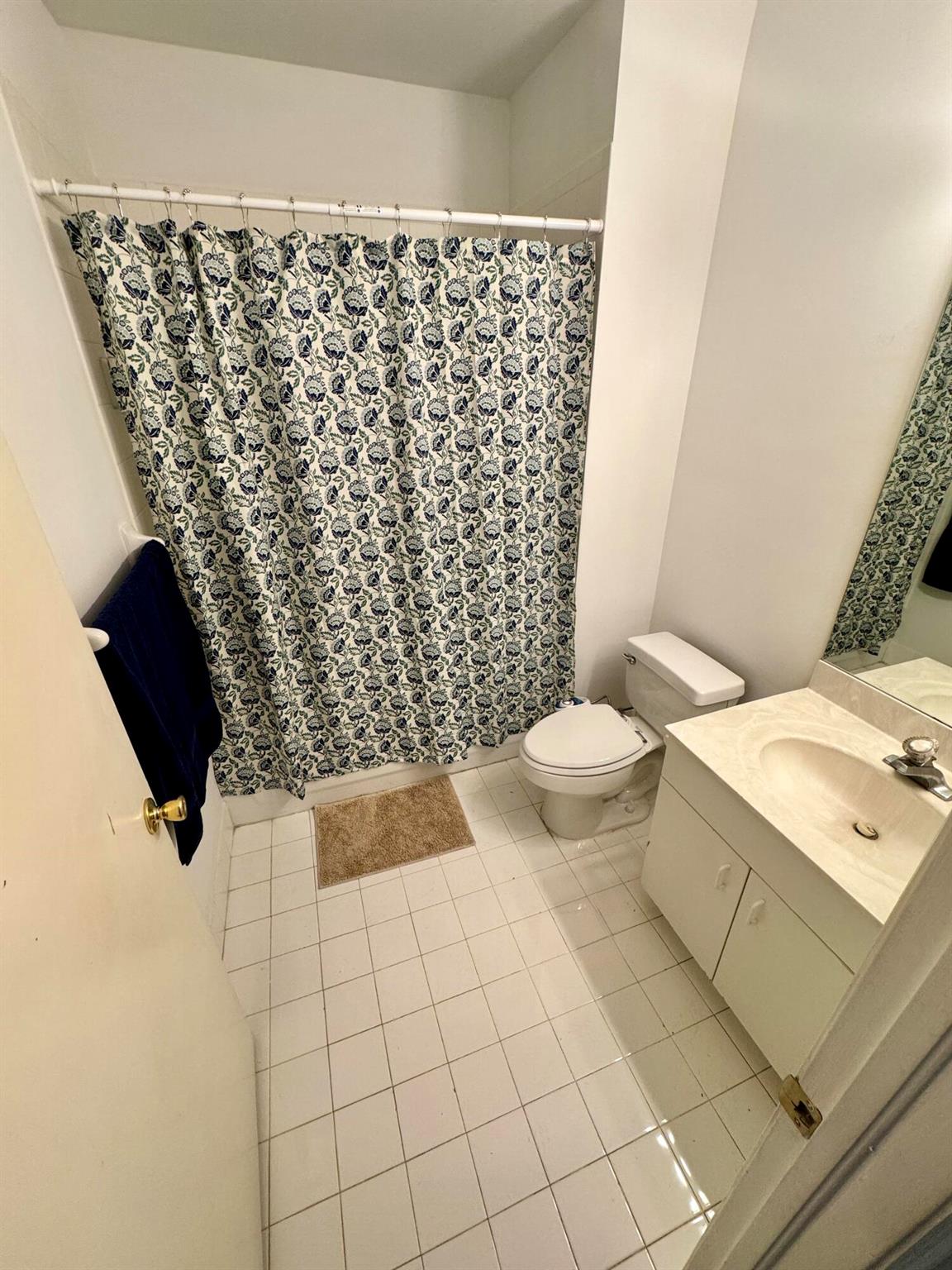 THE OAKVIEW CONDO NO 5 - Residential Lease