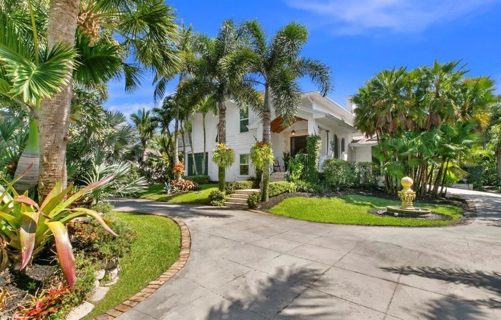 Photo of 2 N Clearview Avenue Ave, Hobe Sound, FL 33455 (MLS # R10700572)