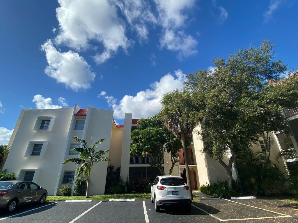 Photo of 632 NW 13th Street #28, Boca Raton, FL 33486 (MLS # R11088365)