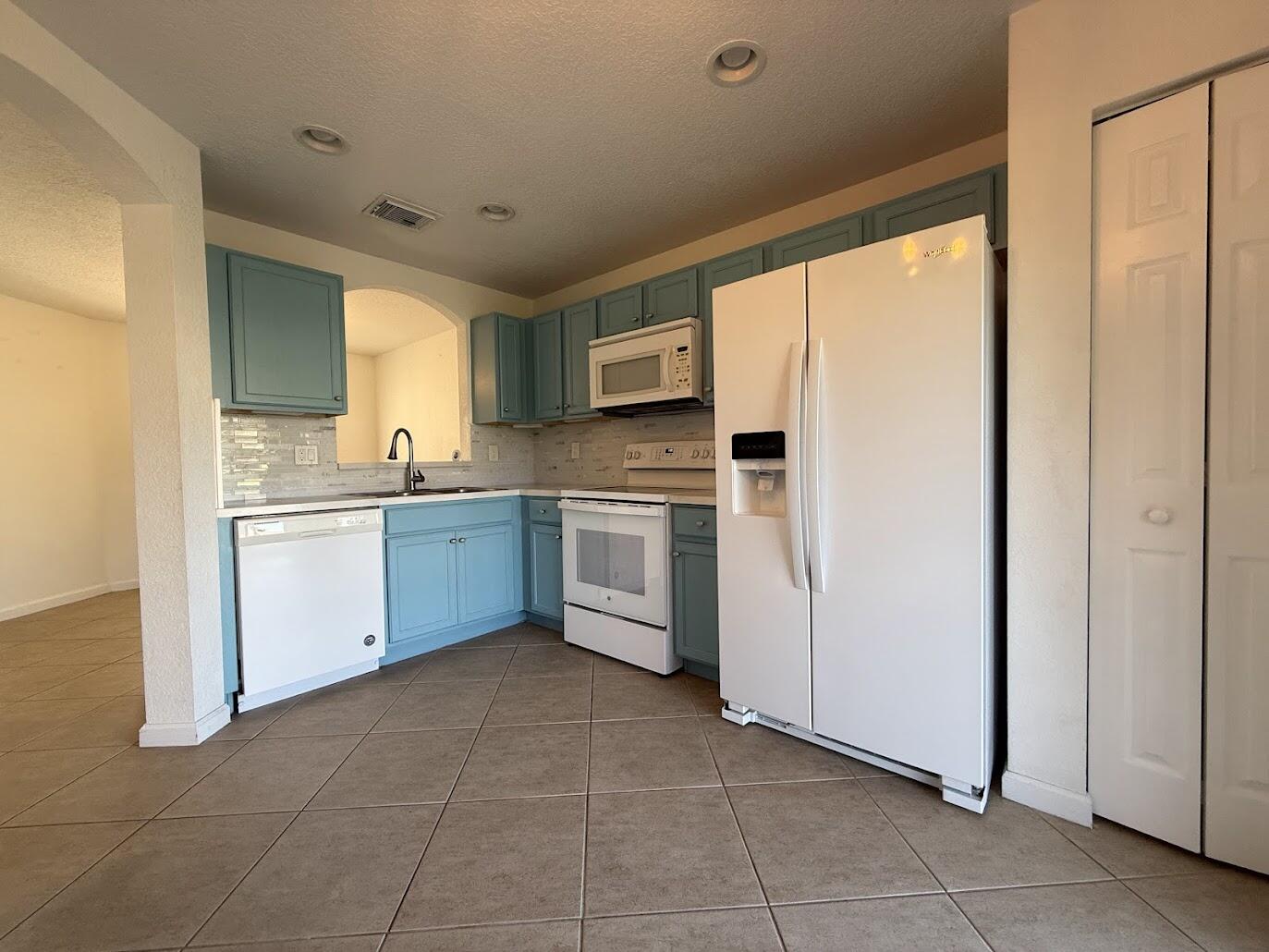 Billiards; Clubhouse; Com - Residential Lease