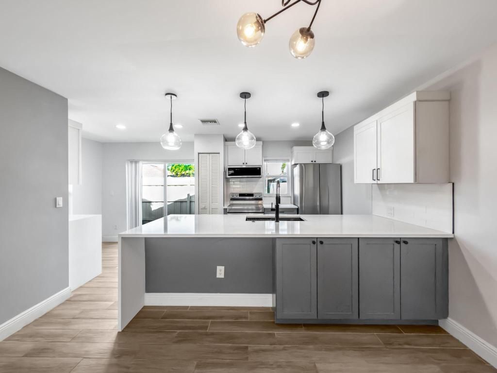 Photo of 226 SE 1st Circle, Boynton Beach, FL 33435 (MLS # R11158372)