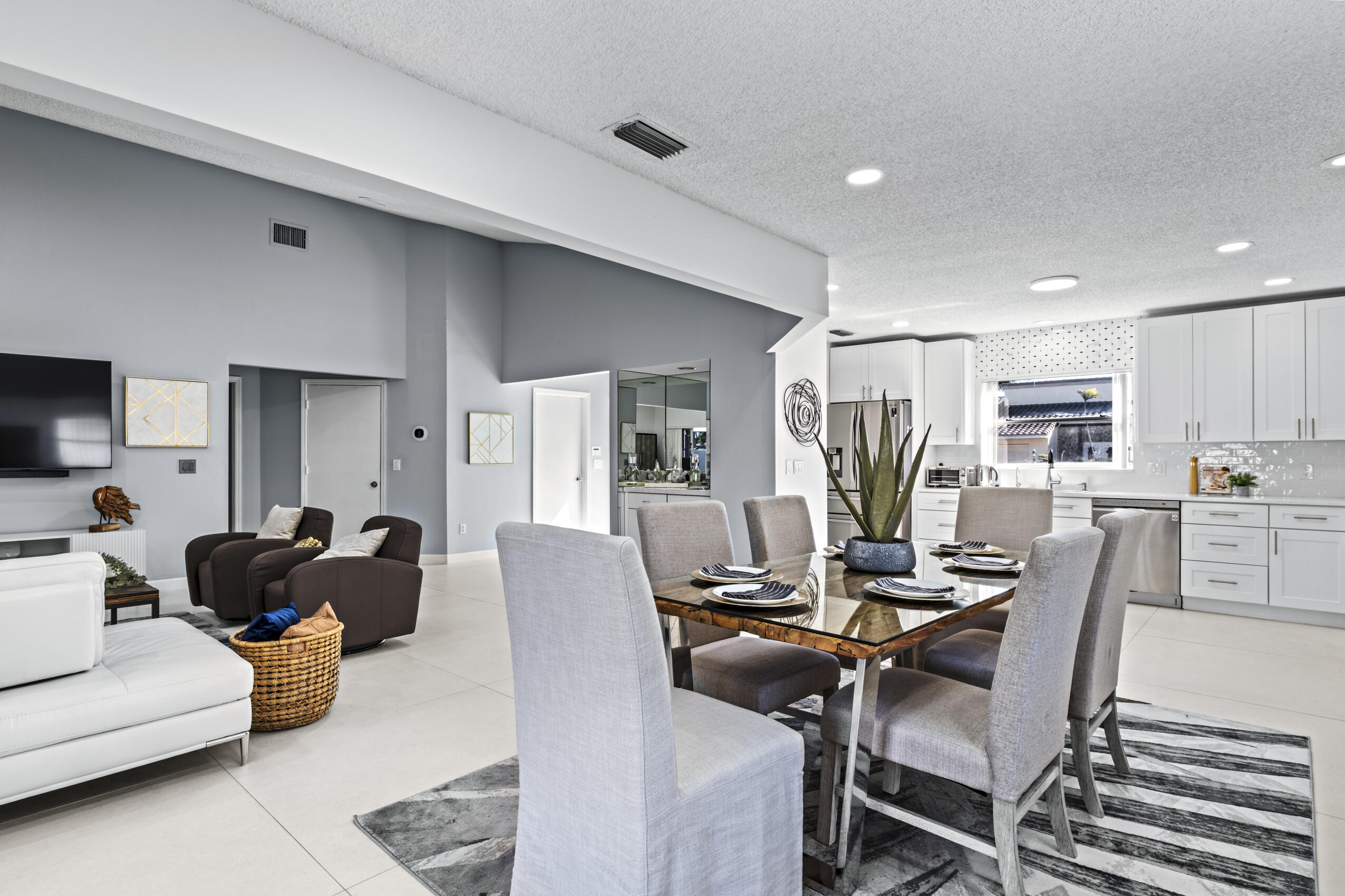 BOCA LAKE ESTATES - Residential