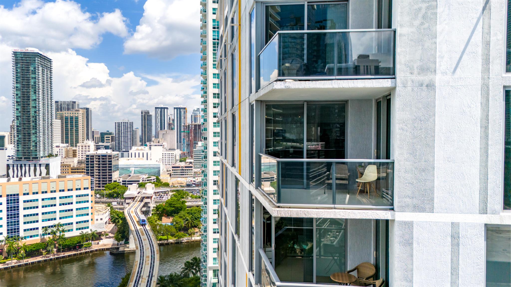 This chic and stylish 2Bed/2Bath + Den(that can be used as an office or an extra room)corner unit in the heart of Brickell offers the perfect blend of urban living and relaxation.You can use it as a primary residence or as an investment property, the tenants living there currently would like to stay orcan move out if necessary.Offered AS-IS,fully furnished.The prestigious building provides a rooftop pool with Jacuzzi, theatre room, state-of-the-art gym,business center, kids' playroom, and bike storage, complemented by 24/7 front desk and valet services.Elevate your lifestyle and make this vibrant neighborhood your new home.