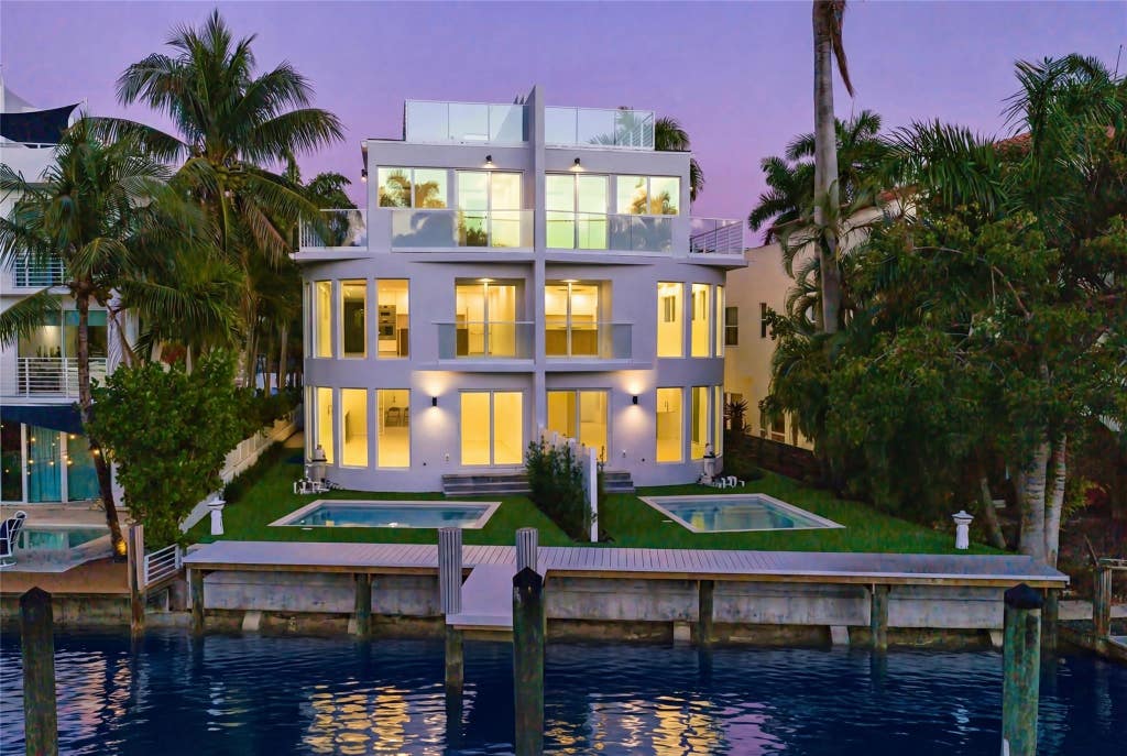 Photo of 421 Hendricks Isle, Fort Lauderdale, FL 33301 (MLS # F10554886)